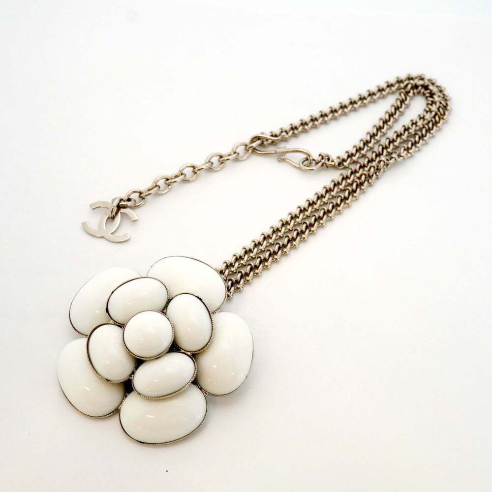 CHANEL Authentic White Necklace - Picture 3 of 9